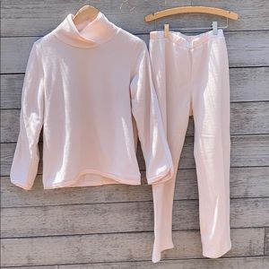 Super cozy woman’s light pink lounge set